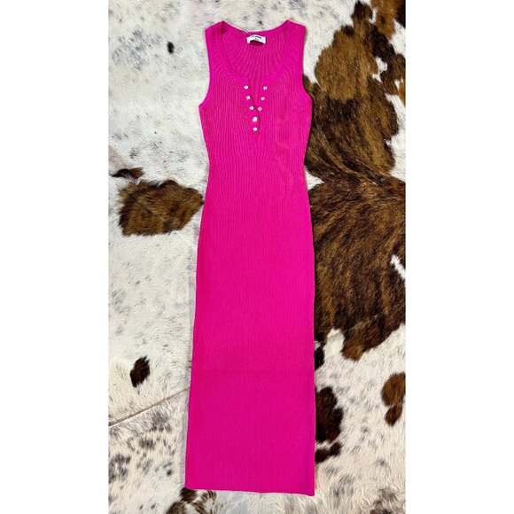 BOUTIQUE Dresses & Skirts - NEW Pink Ribbed Midi Dress